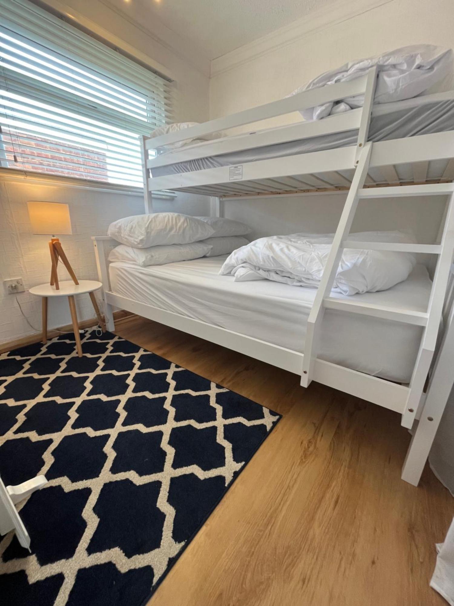 145, Hemsby - Two Bed Chalet, Sleeps 5, Pet Friendly, Bed Linen And Towels Included And Close To Beach! Chalet