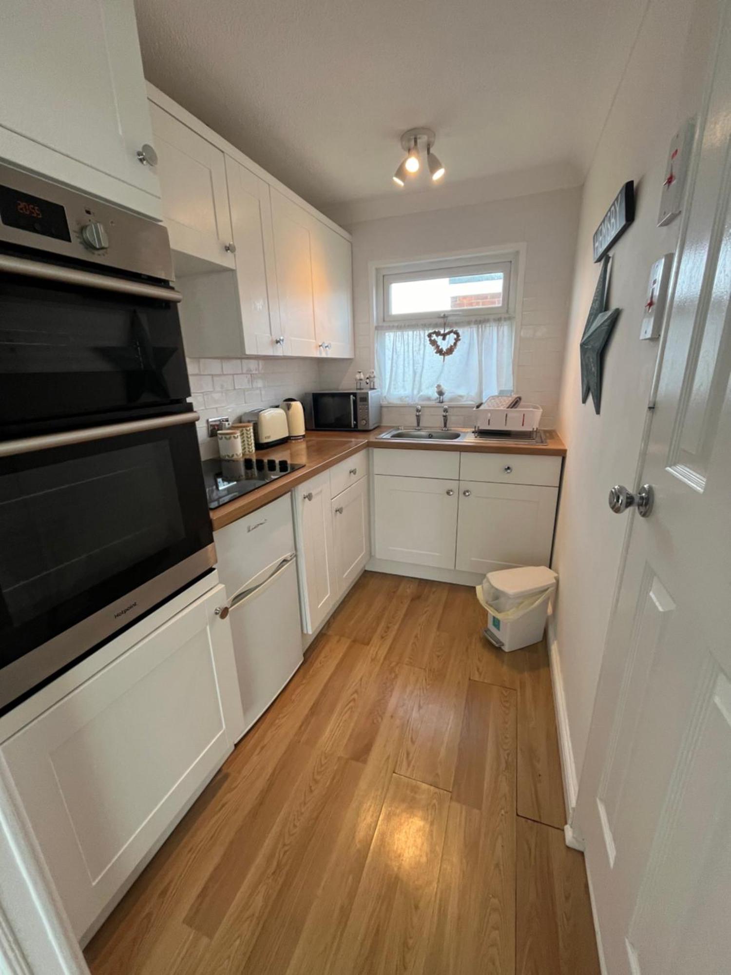 145, Hemsby - Two Bed Chalet, Sleeps 5, Pet Friendly, Bed Linen And Towels Included And Close To Beach! Great Yarmouth