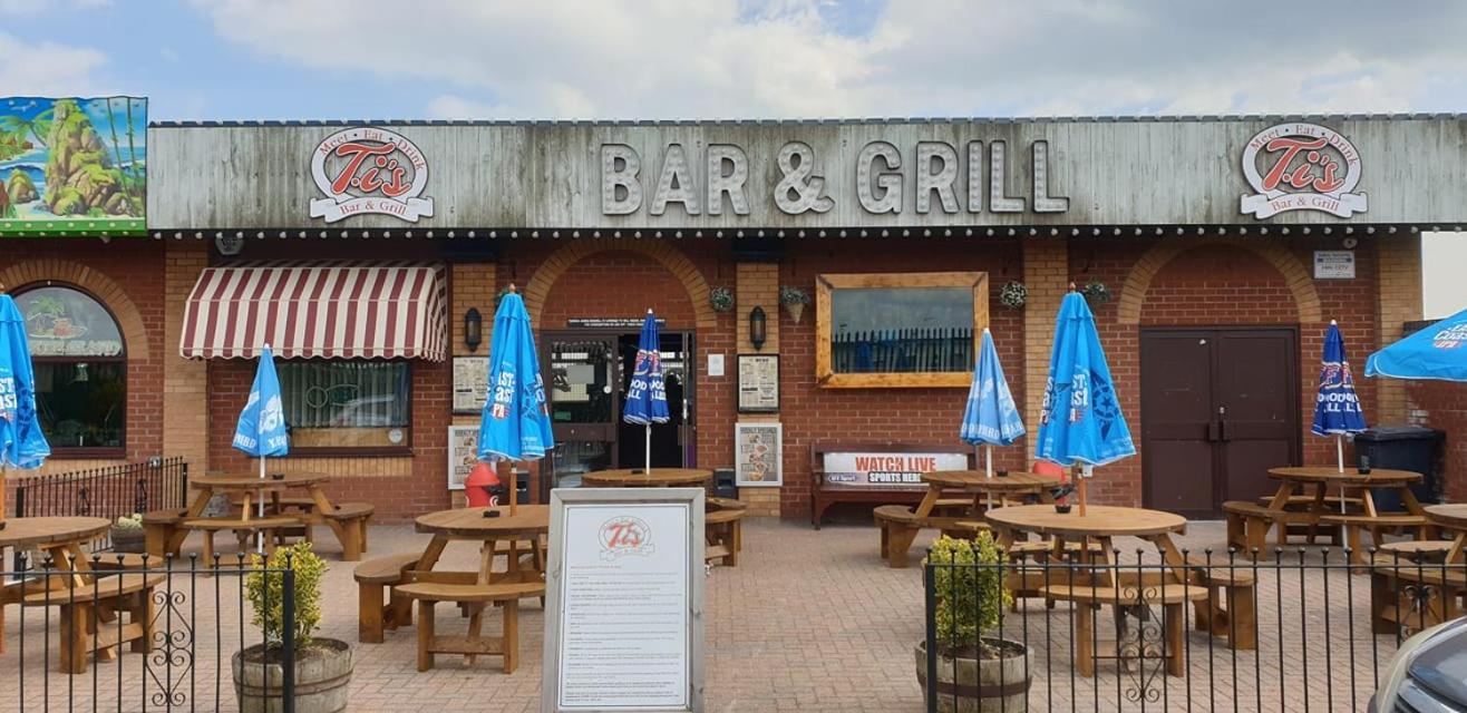 145, Hemsby - Two Bed Chalet, Sleeps 5, Pet Friendly, Bed Linen And Towels Included And Close To Beach! Chalet Great Yarmouth